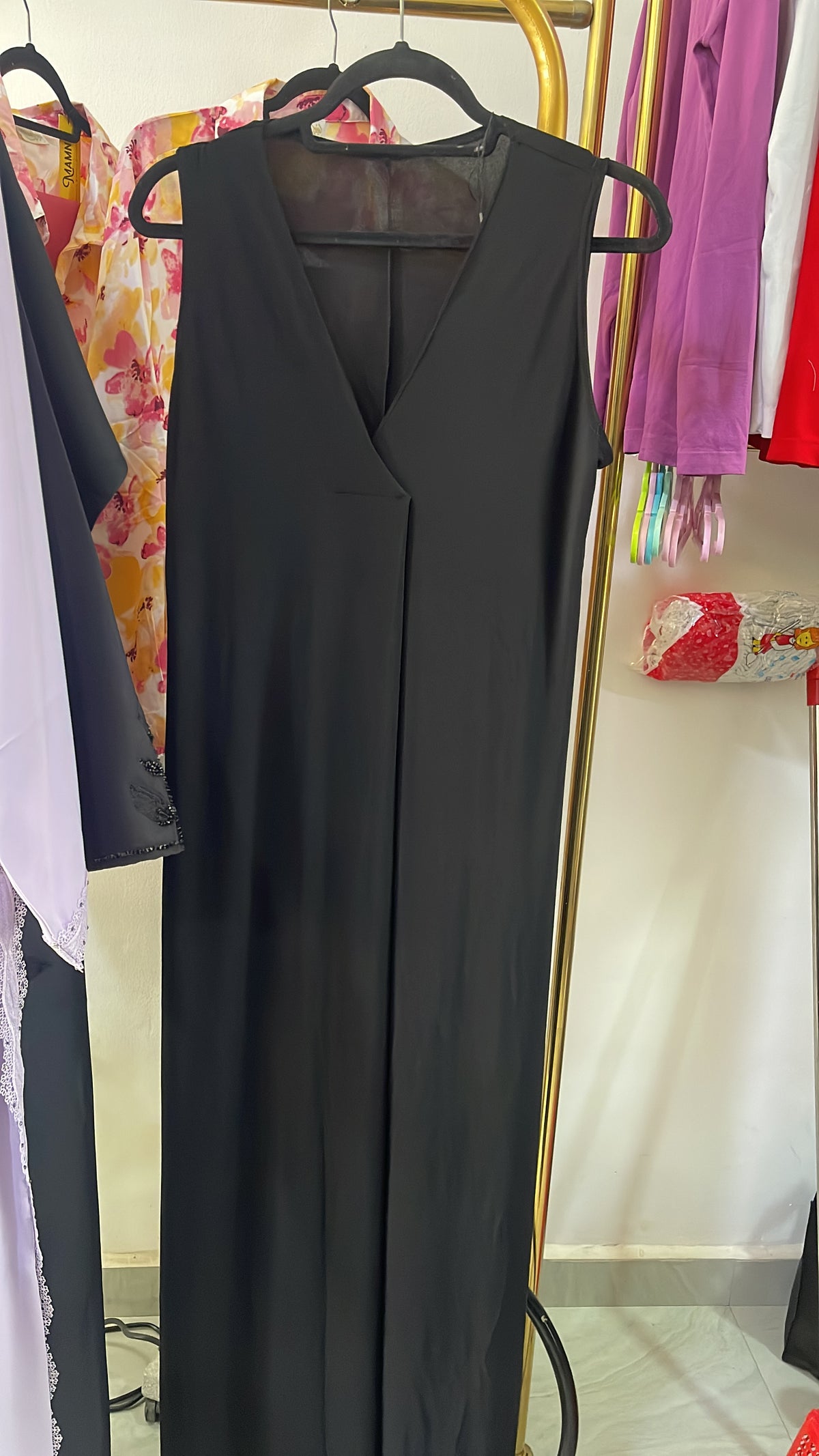 underdress - Neck slit sleeveless
