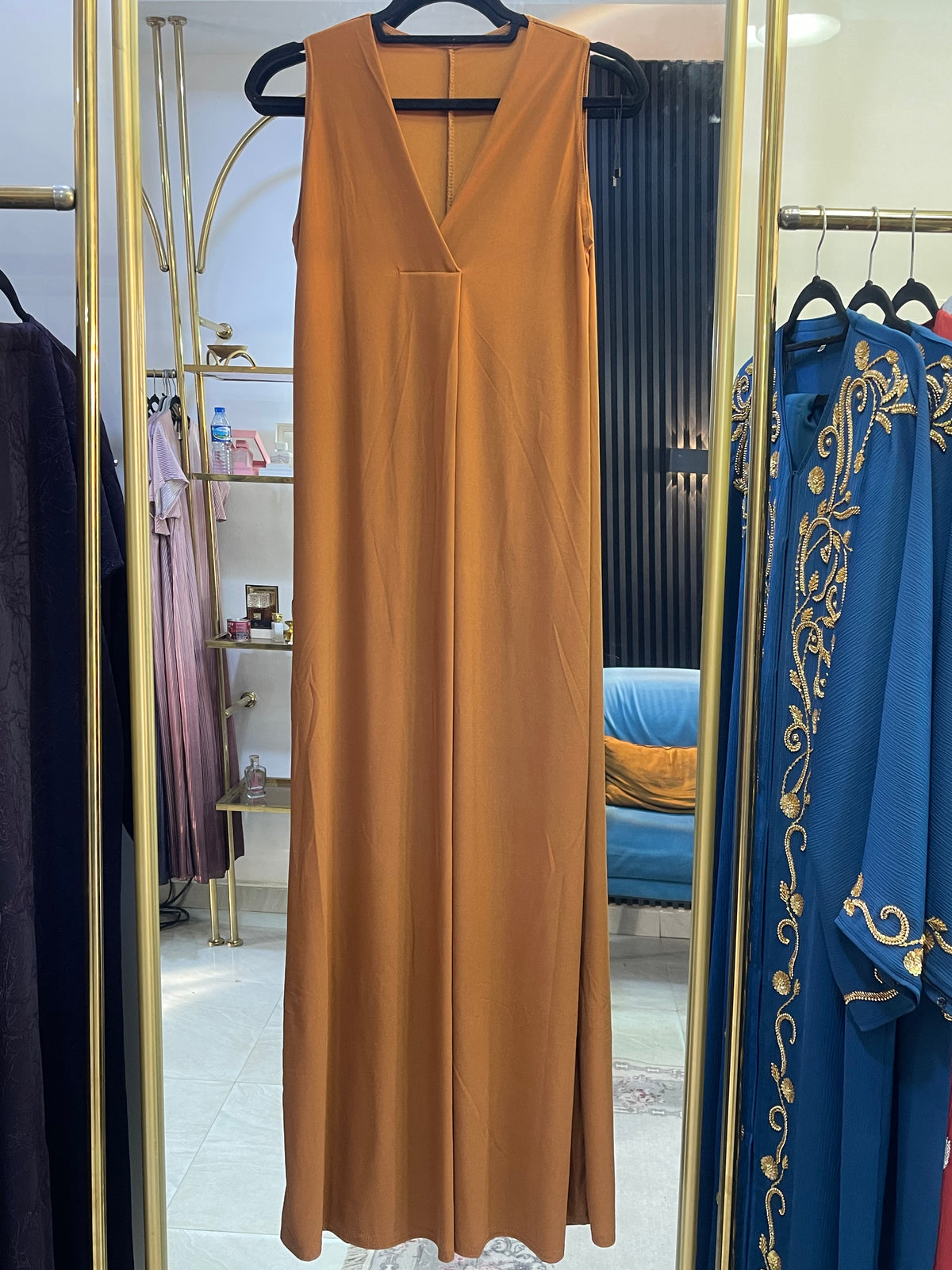 underdress - Neck slit sleeveless
