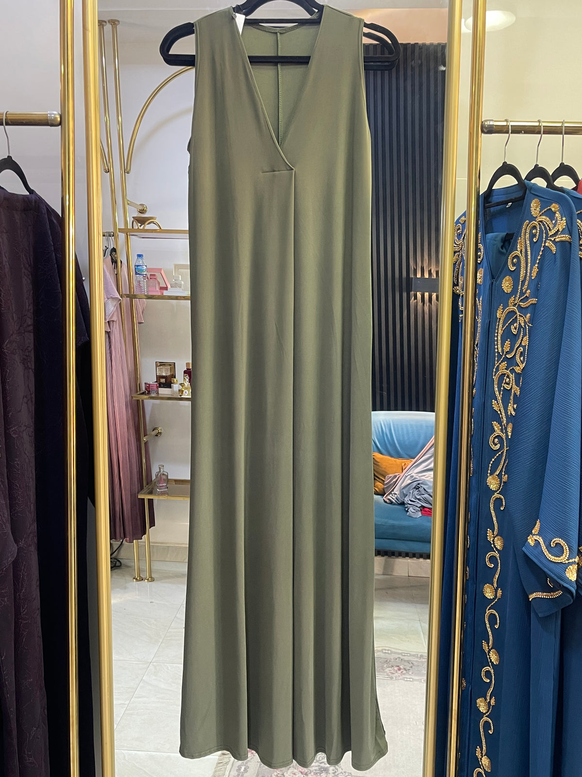 underdress - Neck slit sleeveless