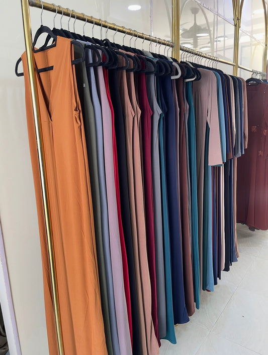 underdress - Neck slit sleeveless