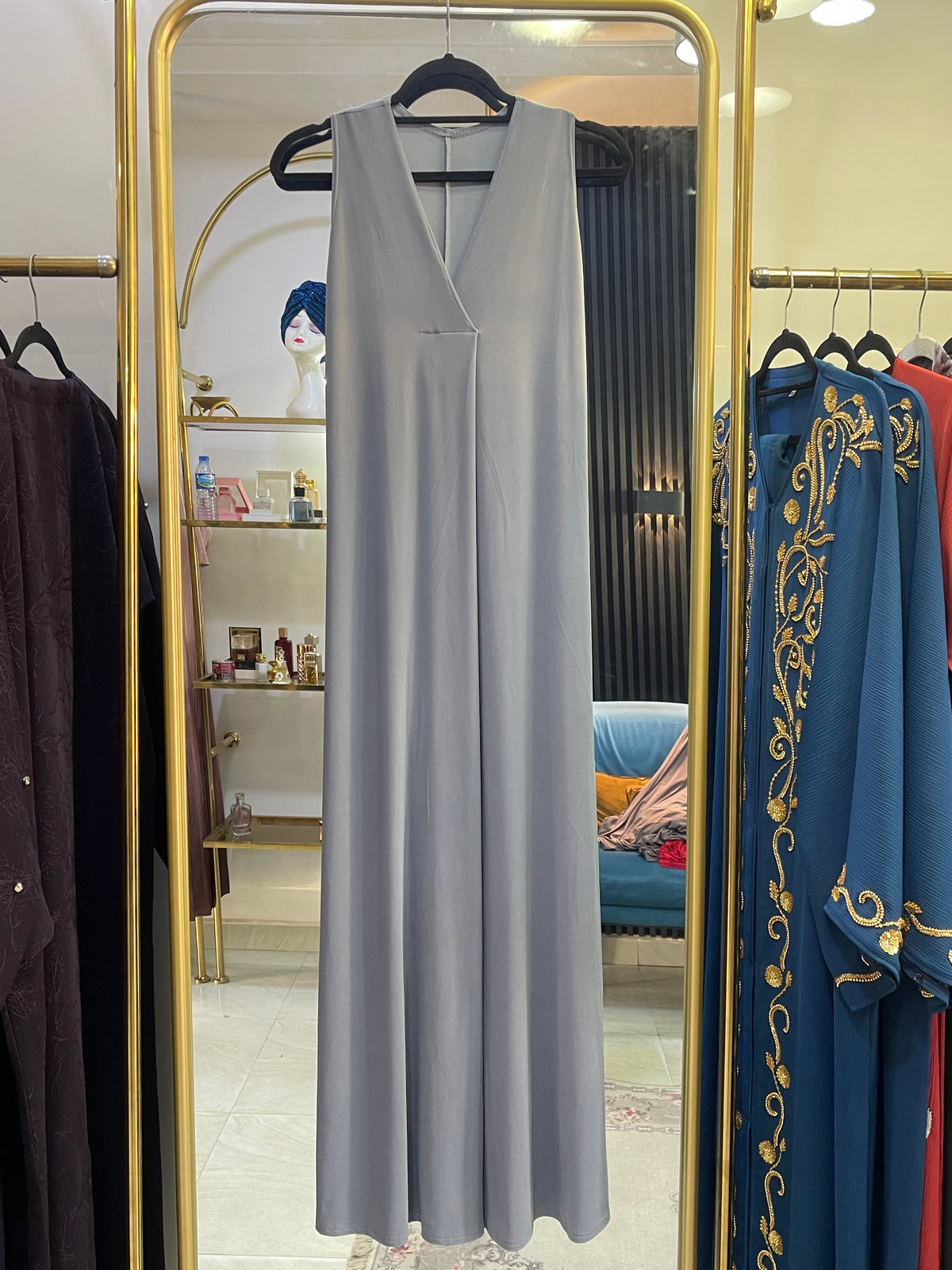 underdress - Neck slit sleeveless
