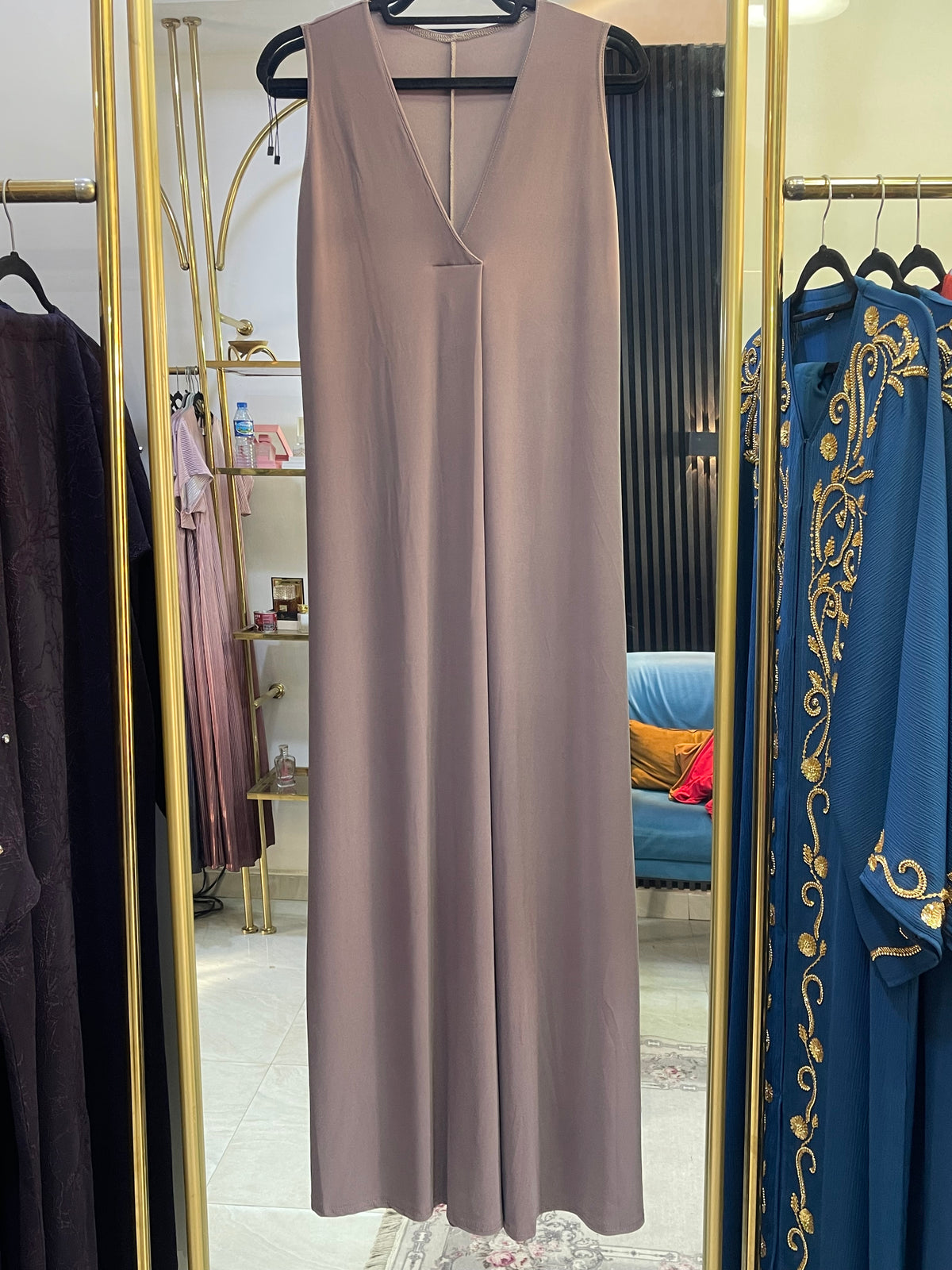 underdress - Neck slit sleeveless