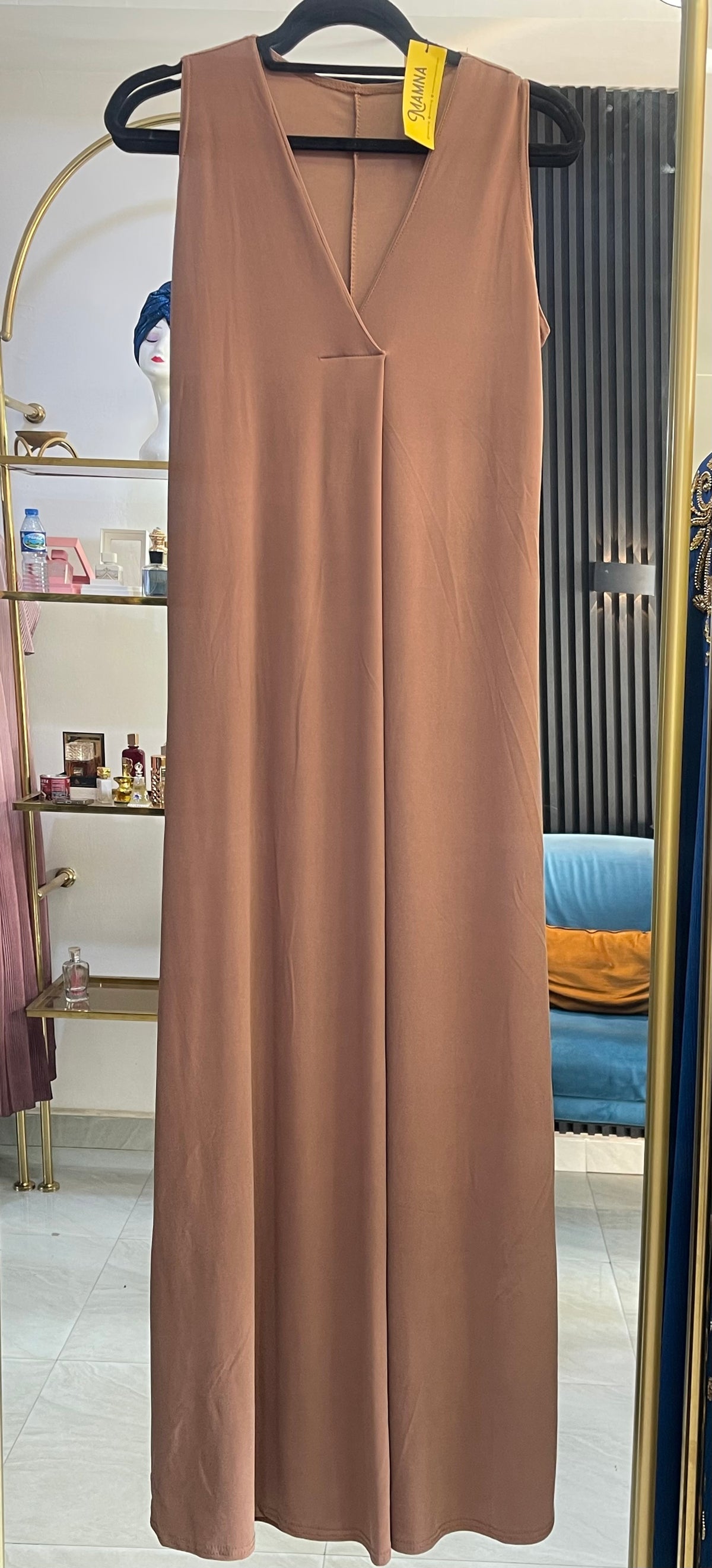 underdress - Neck slit sleeveless