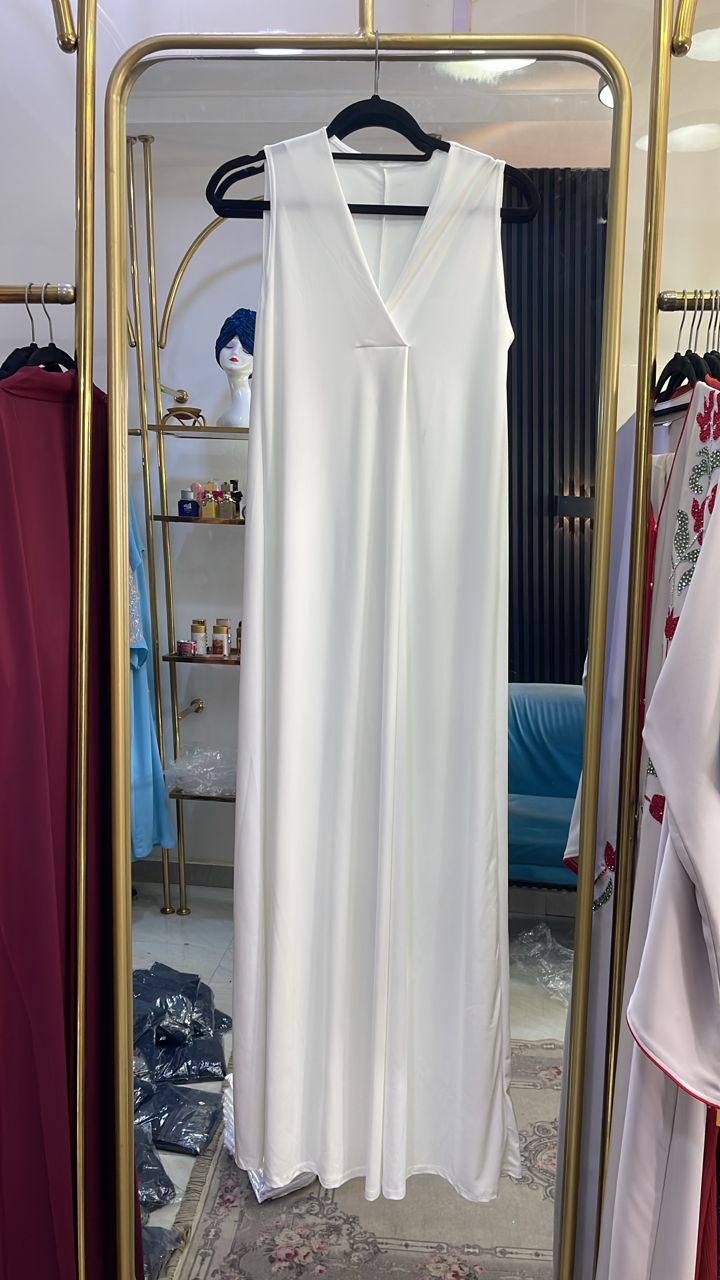 underdress - Neck slit sleeveless